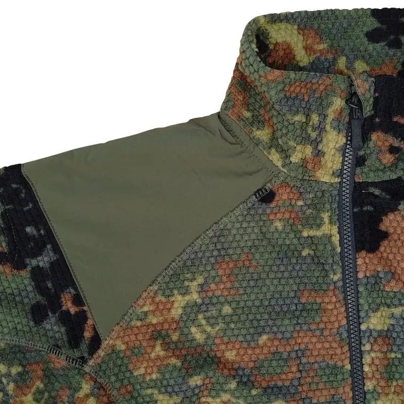 Anton-Blöchl-Grid-Fleece-Jacke-Operator-Flecktarn-schulter