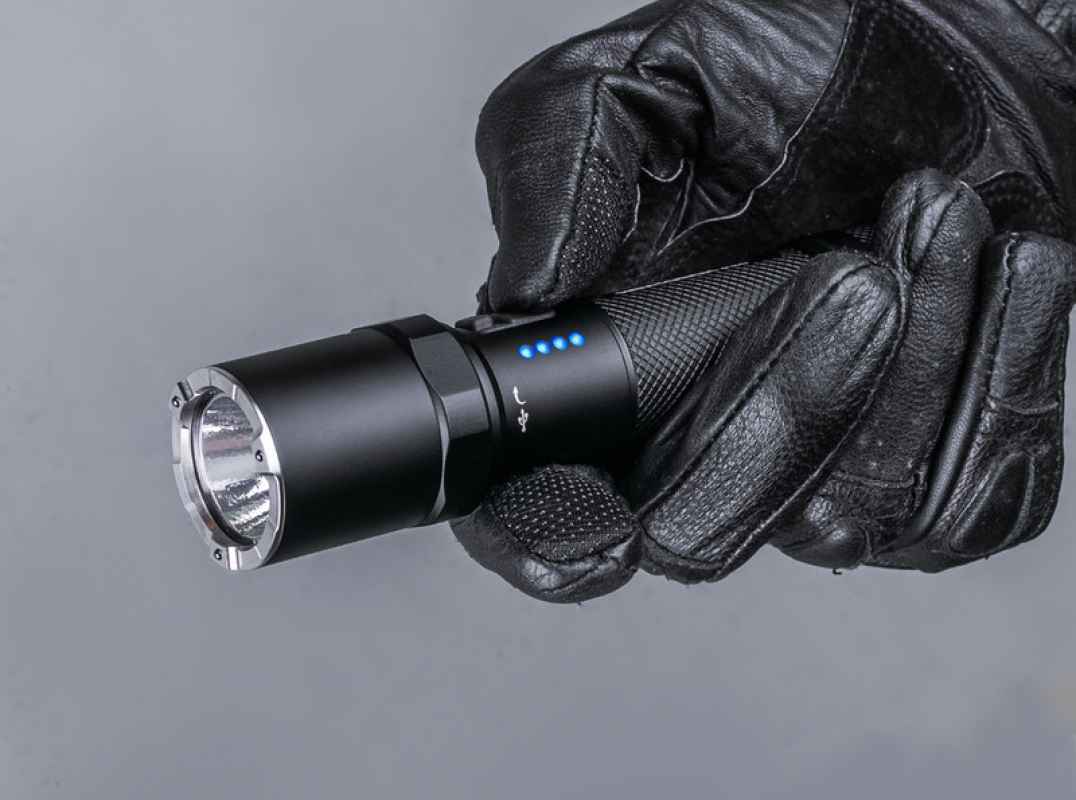 Nextorch P81 Tactical LED Taschenlampe 3000 Lumen 