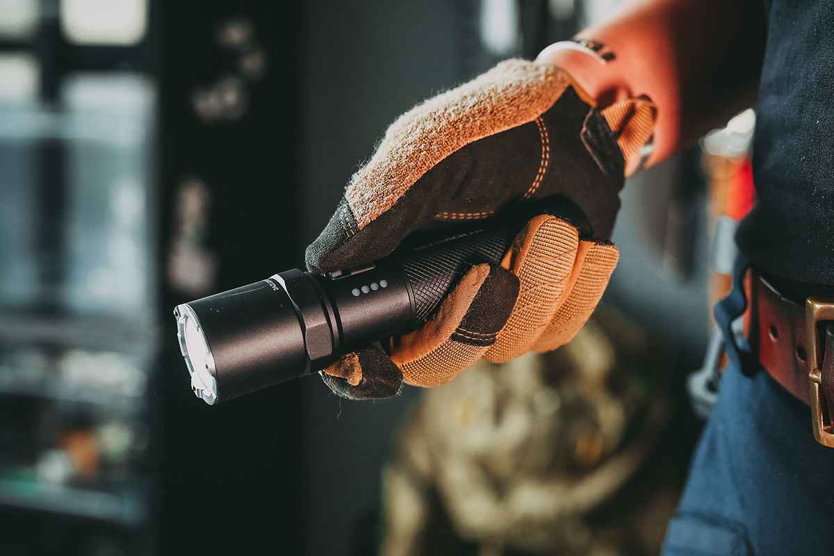 Nextorch P81 Tactical LED Taschenlampe 3000 Lumen 